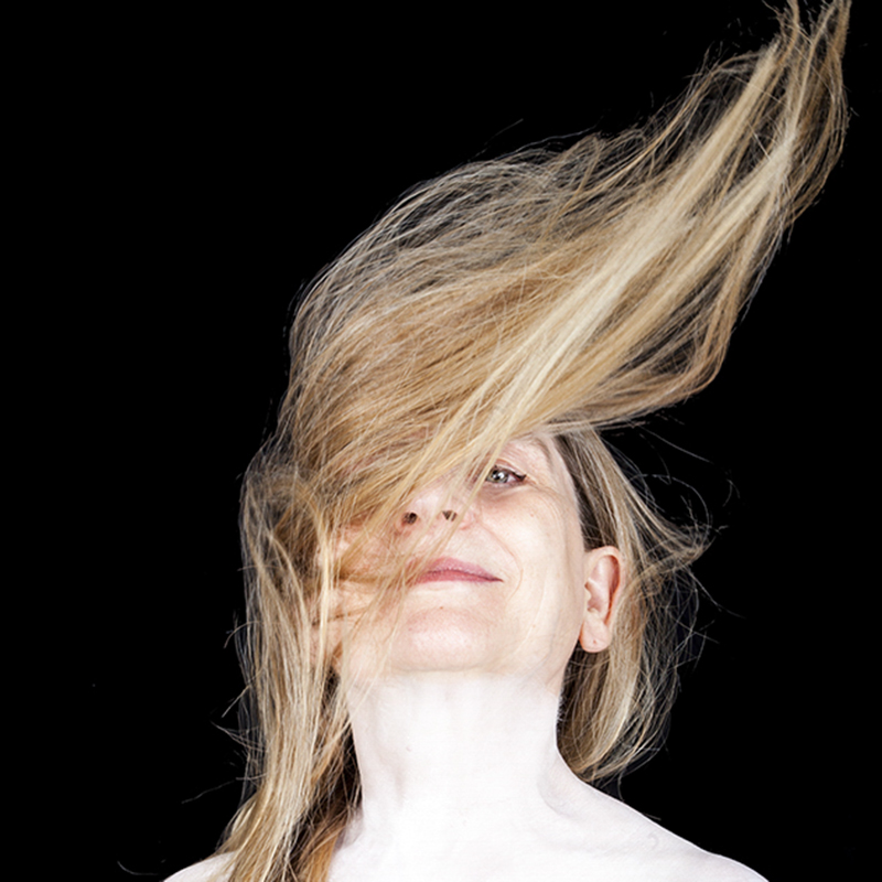 White shape Nadia Rabhi - Série Photographique & Conceptuelle