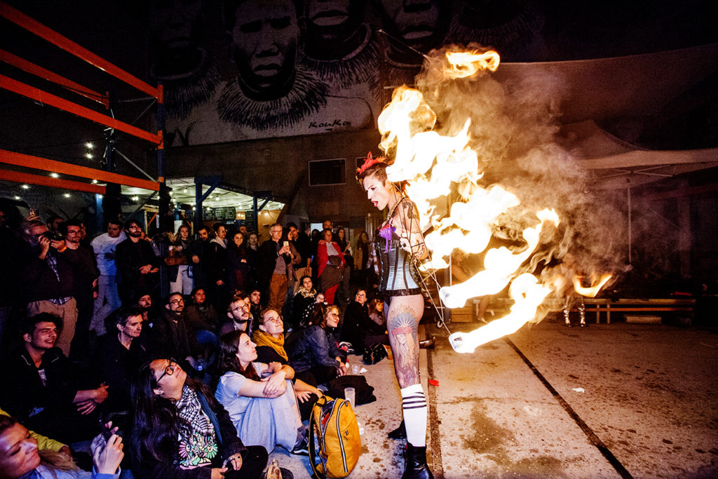 Reportage photo Mains d'Oeuvres - Les Filles de Joie par Nadia Rabhi